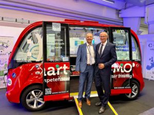 Tiroler Landeshauptmann Anton Mattle bei SURAAA Shuttle